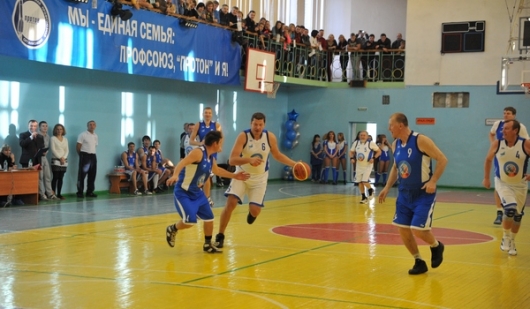 Звездные спортсмены сразились в баскетбольном матче в Перми