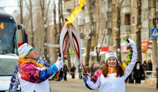 Сегодня Олимпийский огонь путешествует по улицам Перми (ВИДЕО)