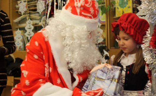 20 тысяч новогодних подарков детям Донбасса