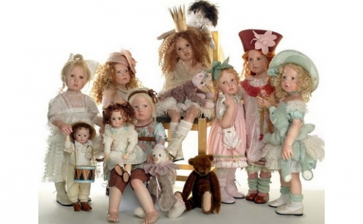 Тысячи кукол из разных стран можно увидеть на выставке в Пермском крае